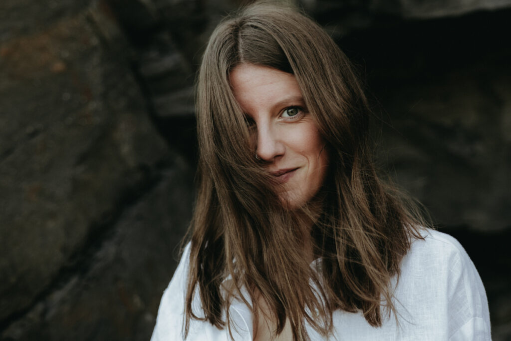 Esti Markezen zuzenekoarekin abiatuko da ‘Lagunekin Kantari’ egitasmoa maiatzaren 12an, Intxaurrondon