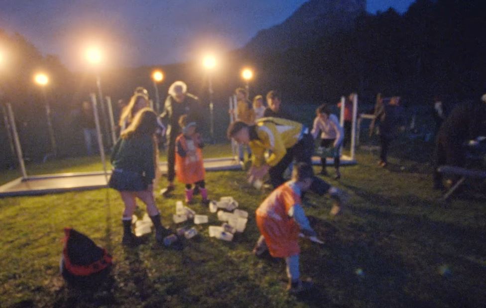 Hatortxu Rockek azken ediziorako abestia eta bideoklipa plazaratu ditu ‘Bi t’erdi’ izenpean