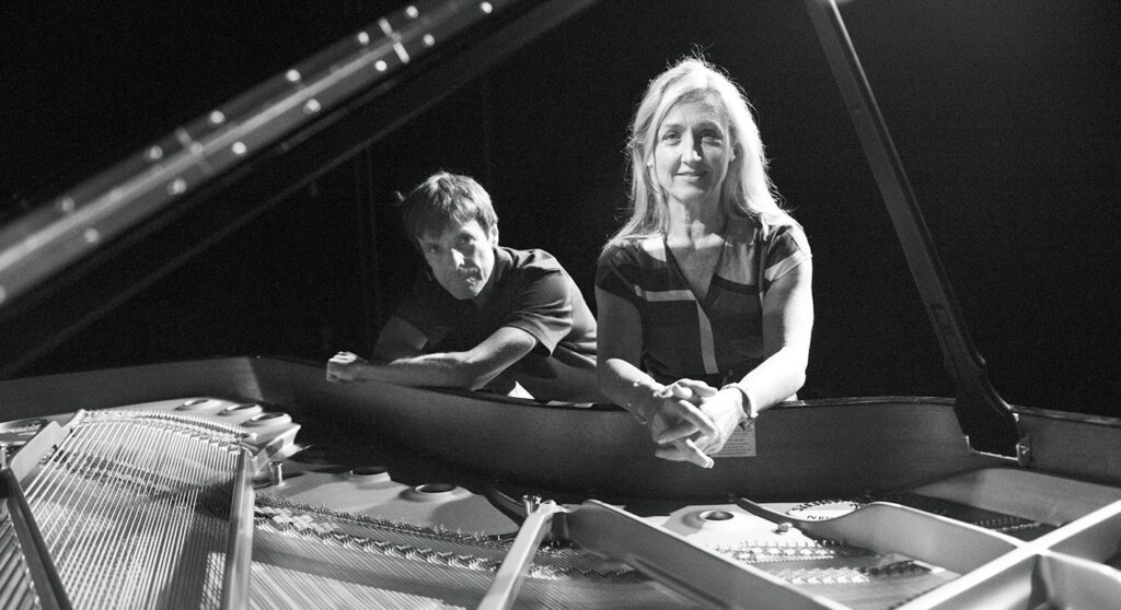 Joserra Senperenak eta Maite Arruabarrenak poesia eta pianoa uztartzen dituen kontzertua eskainiko dute bihar, Arriaga antzokian