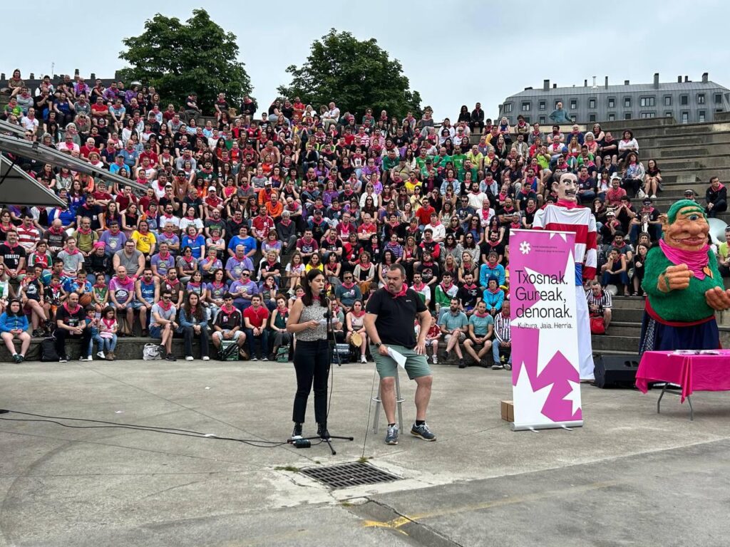 Txosnak Euskal Herriko ondare immaterial izendatzeko sinadura bilketa abiatu dute