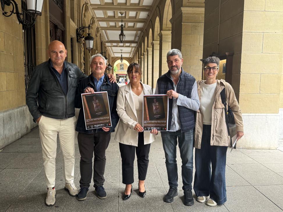 Argizaiolak eta euskal kulturako beste hileta-elementu batzuk jasotzen dituen liburua aurkeztu dute