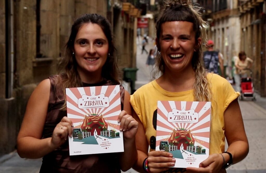 [BIDEOA] Ane Aierbek eta Uxue Urdangarinek Gure Zirkua ardatz duen jolas eta denbora-pasa koadernoa aurkeztu dute