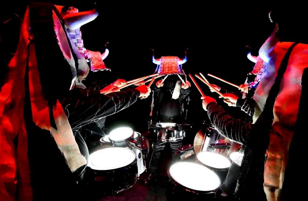 Deabru Beltzak taldeak ‘Su Talka’ ikuskizuna estreinatuko du larunbatean, Bretainiako Le Printemps des Abers jaialdian