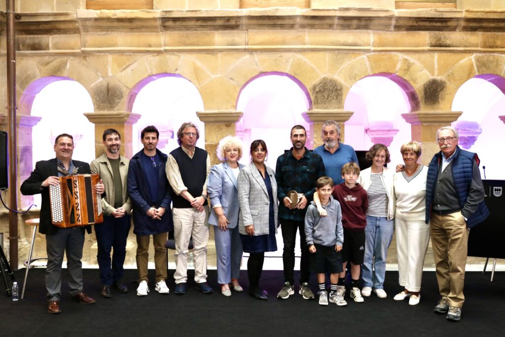 Iker Aranberri idazleak Xabier Lete Nazioarteko VII. Poesia Saria jaso du Donostian