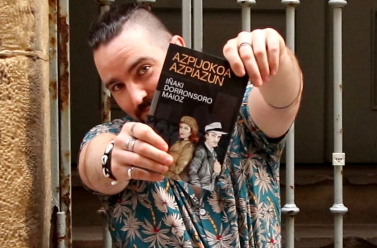 [BIDEOA] Umoretik idatzitako nobela beltza ondu du Iñaki Dorronsoro ataundarrak