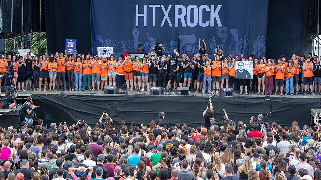 25.000 lagunez inguratuta agur esan zuen atzo Hatortxu Rock jaialdiak