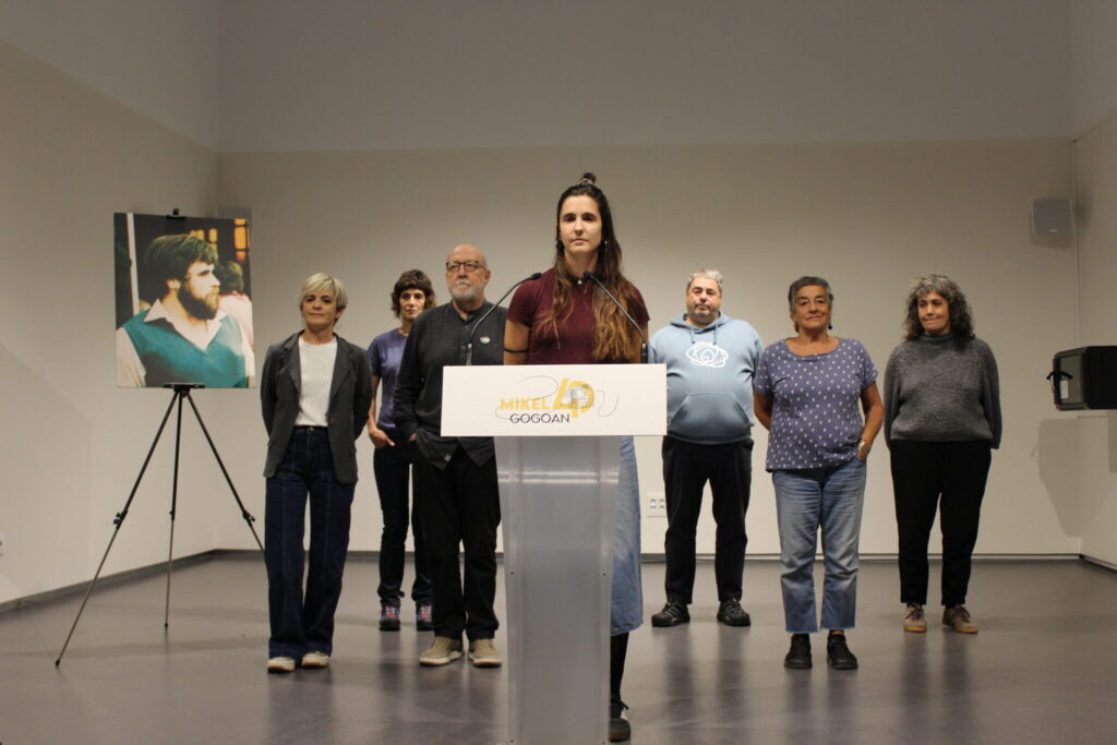 Mikel Zabalza auziaren nondik norakoak ezagutarazteko erakusketa ibiltari berezia antolatu dute