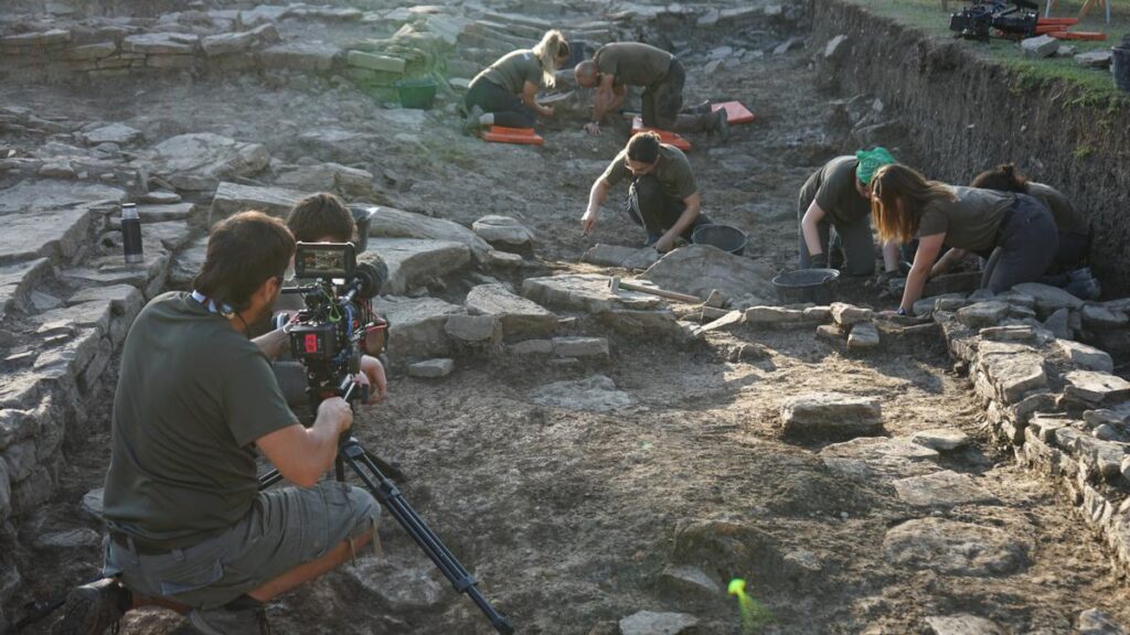 Iban Toledo eta Oroitz Zabala zinemagileak Irulegiko Eskuari buruzko dokumentala ontzen ari dira