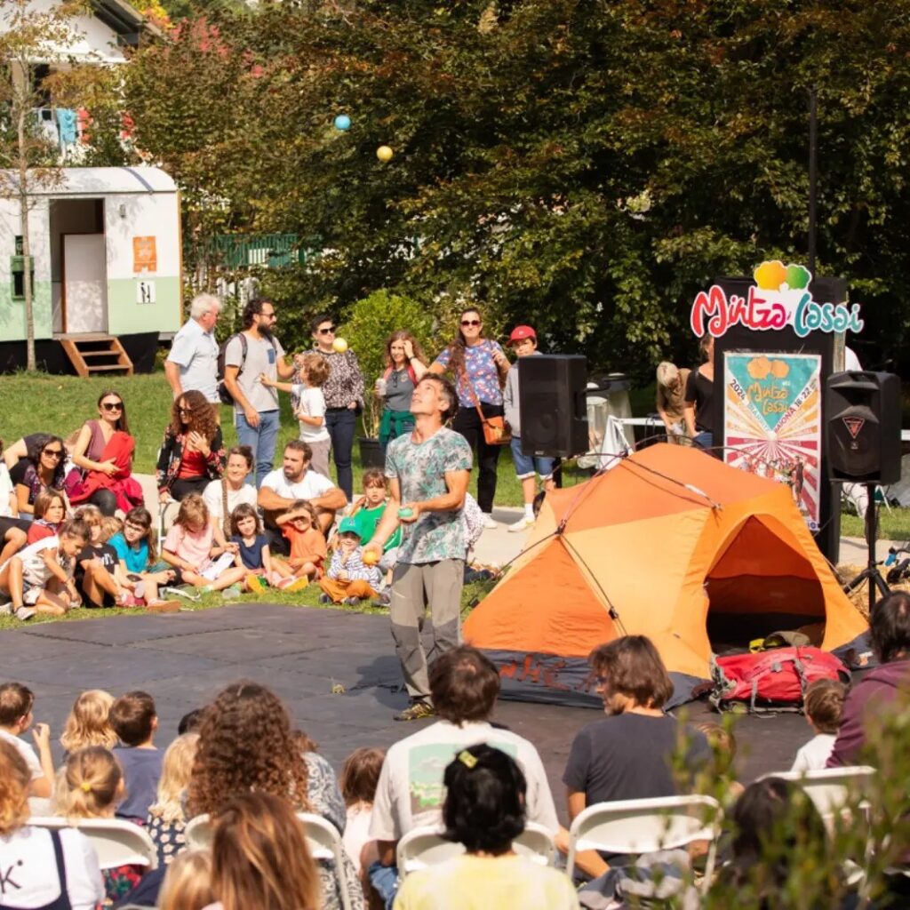 Mintzalasai euskararen aldeko festibala irailaren 15etik 21era egingo da Miarritzen eta Baionan