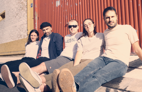 Pop, rock alternatibo eta elektronikaren arteko fusioa dakar Eskafandra taldearen lehen diskoak