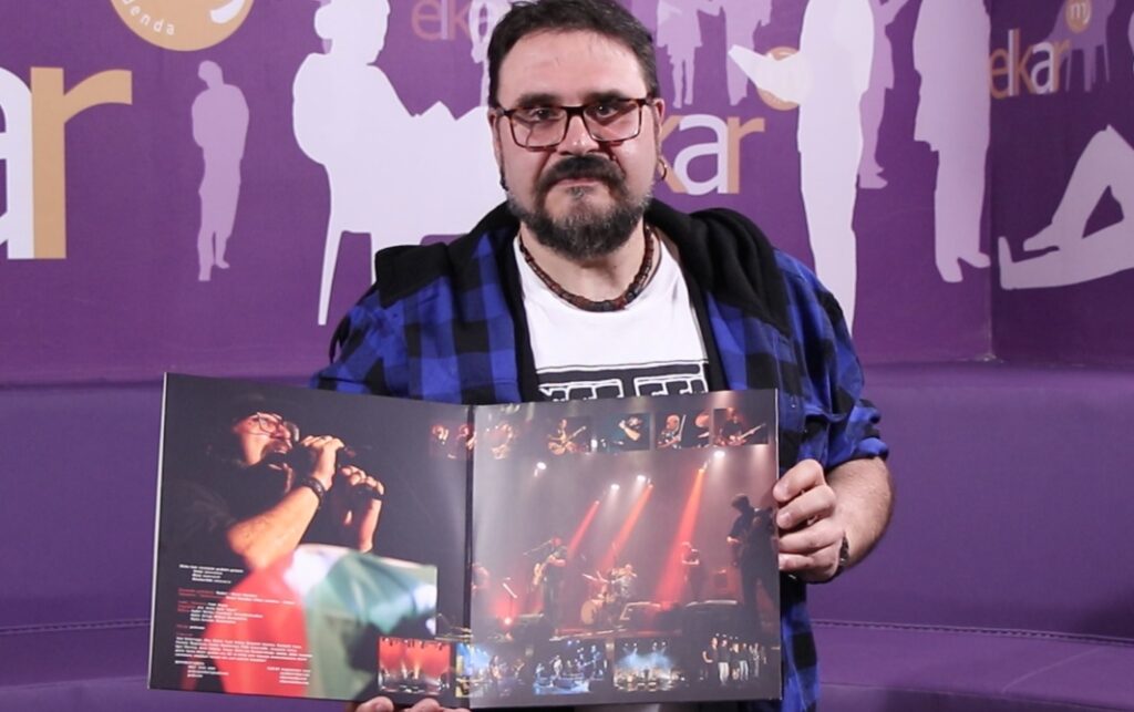 [BIDEOA] Rock and rollaren esentzia disko batean kontzentratuta