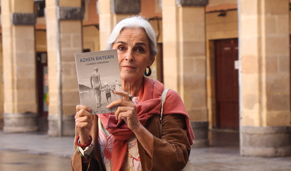 [BIDEOA] Lourdes Oñederra idazleak ‘Azken batean’ hirugarren eleberria plazaratu du