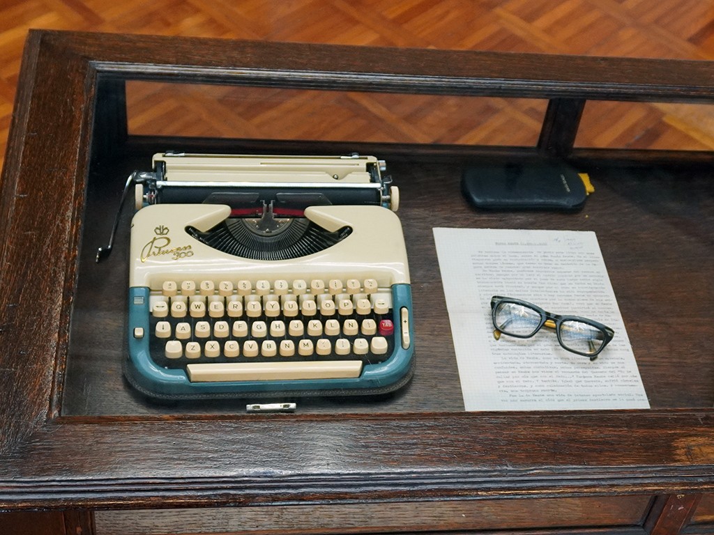 Gabriel Arestiren omenezko erakusketa antolatu dute Bilboko Foru Liburutegian