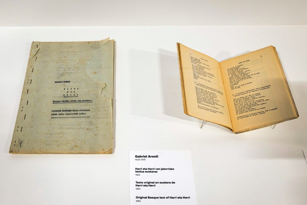 ‘Harri eta Herri’ poema liburuaren jatorrizko mekanografiatua Bilboko Arte Ederren Museoan ikusgai izango da urtarrilera arte
