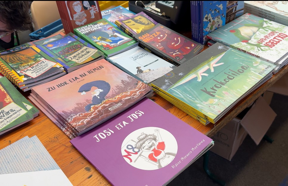 Loraldiberri liburu eta disko azoka antolatu dute azaroaren 30ean, Urruñan