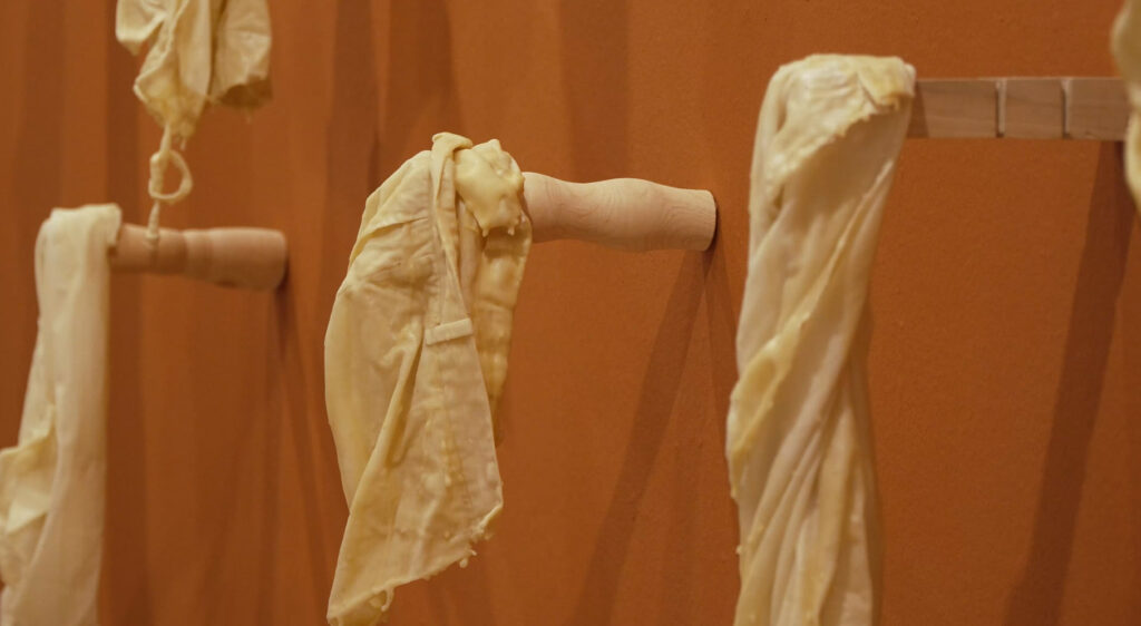 ‘Argizari galdua’ erakusketa kolektiboa zabalik da Iruñeko Ziudadelako Bolborategian eta Labean