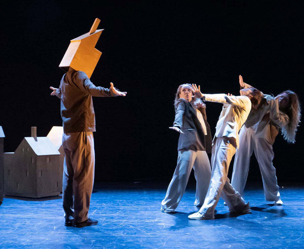 Ados Teatroa konpainiak ‘52 Hertz’ antzezlana taularatuko du gaur, Iruñeko Nafarroako Antzerki Eskolan