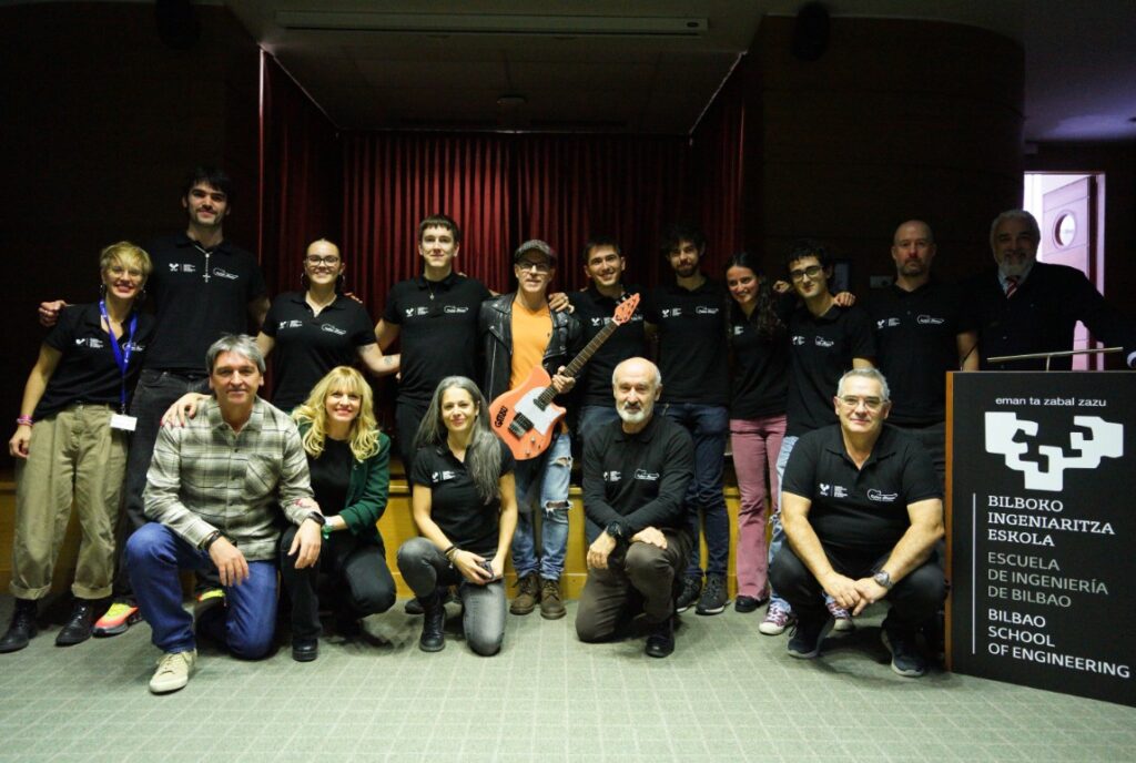 Gatibu taldeak EHUko ikasleek sortutako gitarrarekin itxiko du ‘Agur Esan Barik’ bira, larunbatean