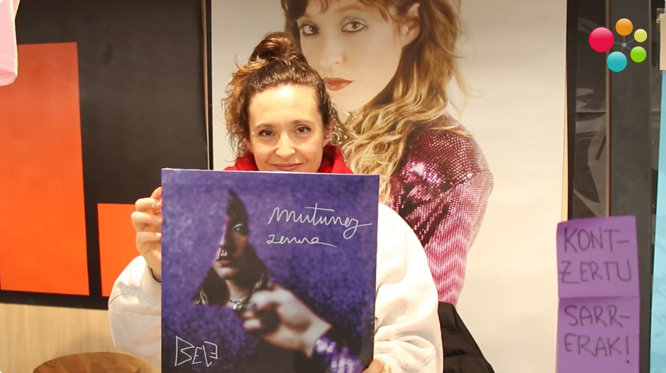 Lide Hernando Fermin Muguruzarekin egindako biran ikusi izan dugu azken hilabete hauetan, hori, baina, ez da Bele proiektuarekin diskoa argitaratzeko oztoporik izan, eta Muturrez zerura albuma kaleratu du.